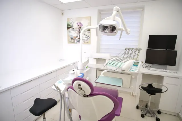 غرفة علاج مزودة بمعدات متخصصة في Bel Sorriso Tandklinik في Helsingborg